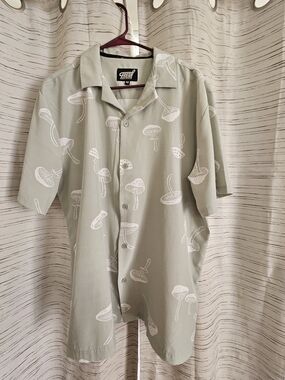fresh Sage Green Short-Sleeve Button-Up Shirt with White Mushroom Print